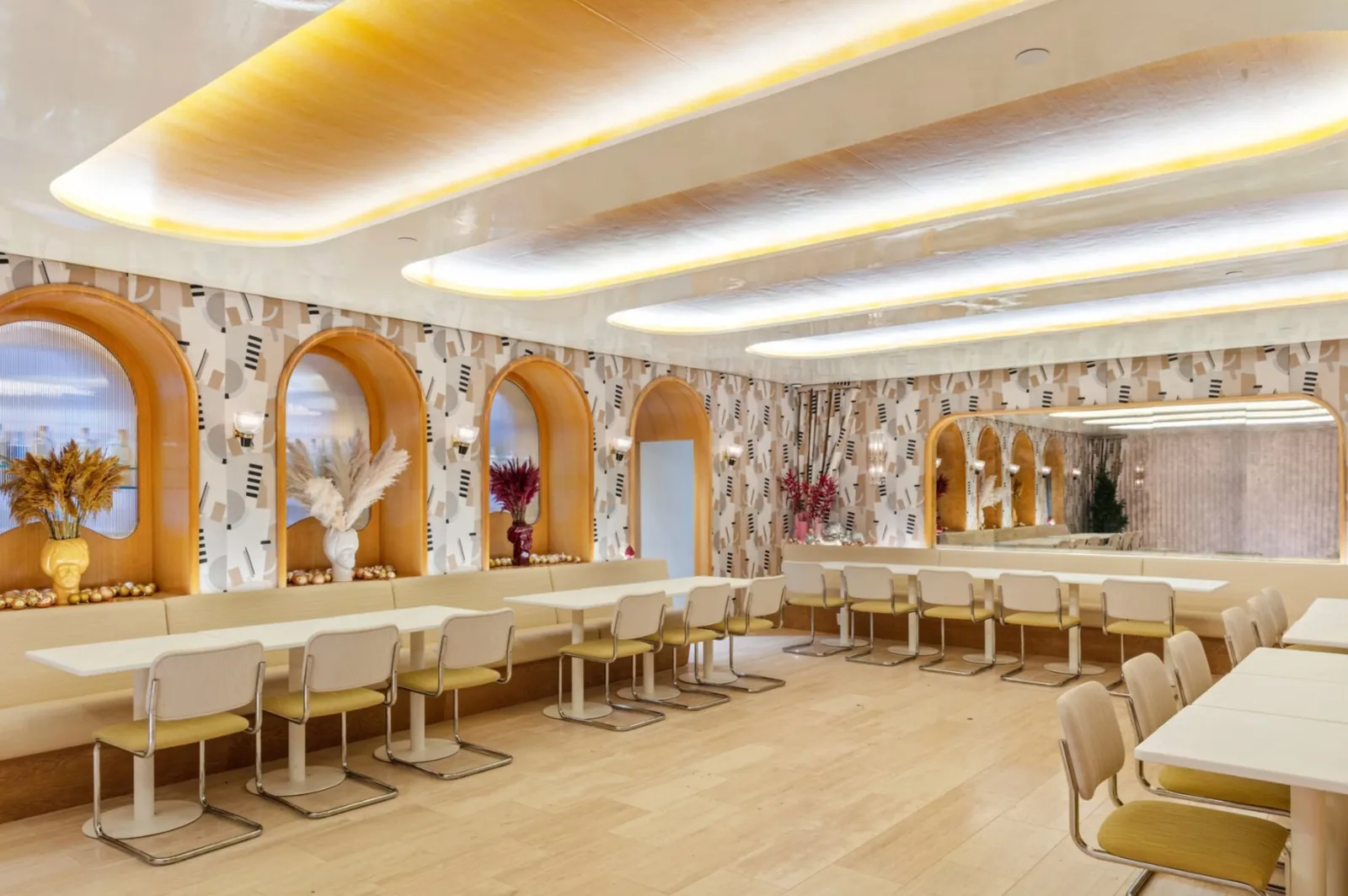 Cucina Alba warm wood-slatted dining room millwork